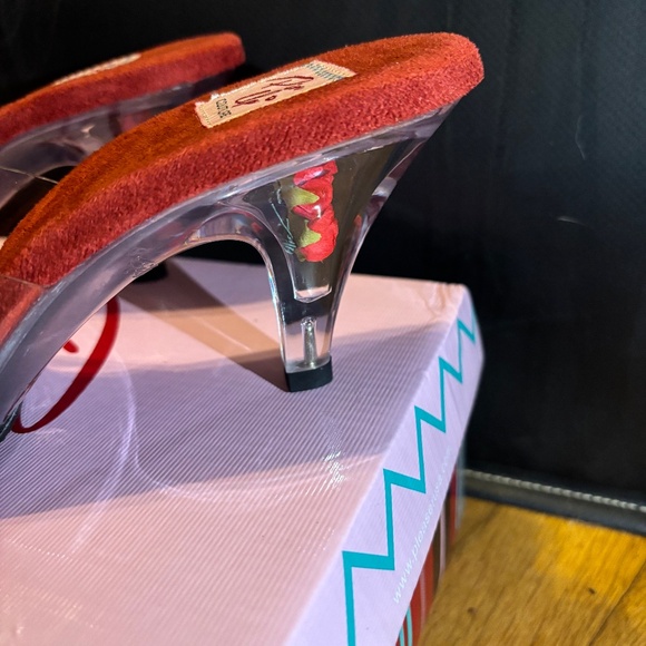 Kitten Heels Slip On - Picture 2 of 4